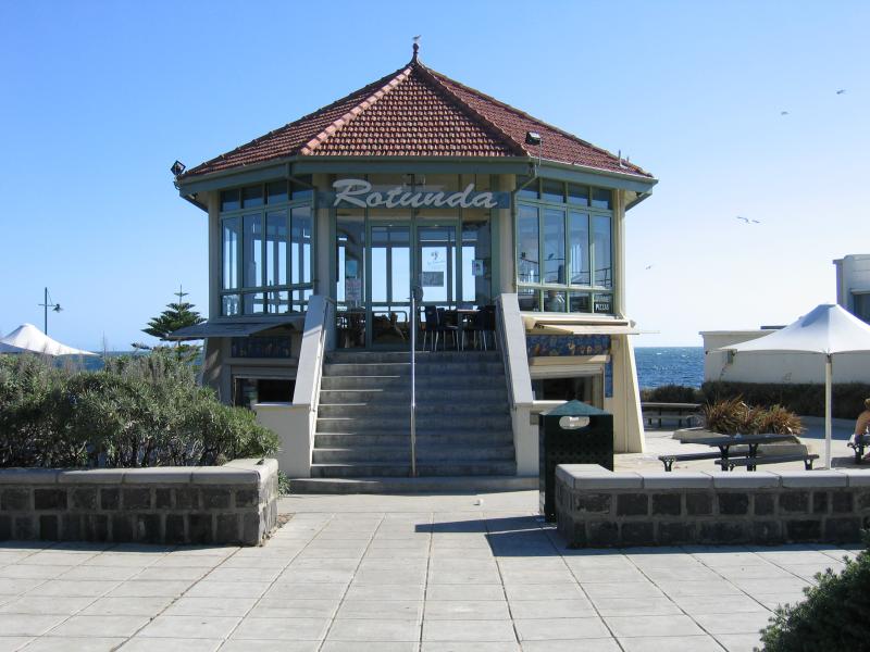 Williamstown - Williamstown Beach, Esplanade: Rotunda, Esplanade next to Sirens Cafe