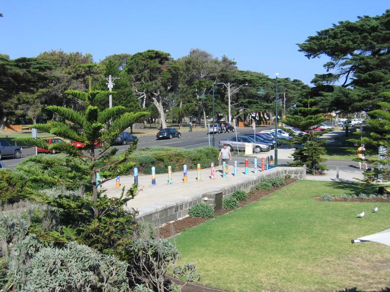 Williamstown - Williamstown Beach, Esplanade - View east along foreshore and Esplanade towards Fearon Reserve from Rotunda