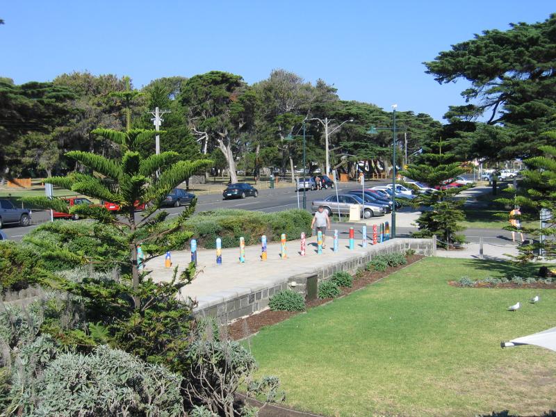 Williamstown - Williamstown Beach, Esplanade: View east along foreshore and Esplanade towards Fearon Reserve from Rotunda