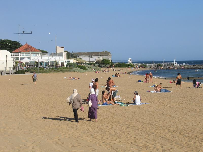Williamstown - Williamstown Beach, Esplanade: View east along beach towards Sirens Cafe