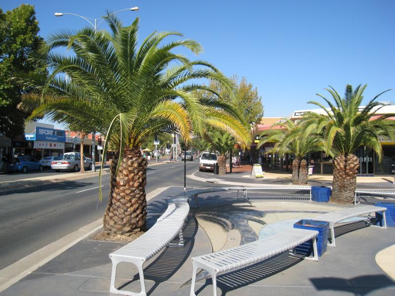 Wodonga - Shops along High Street south of railway line, Stanley Street and Woodland Grove: View south along High St towards Stanley St