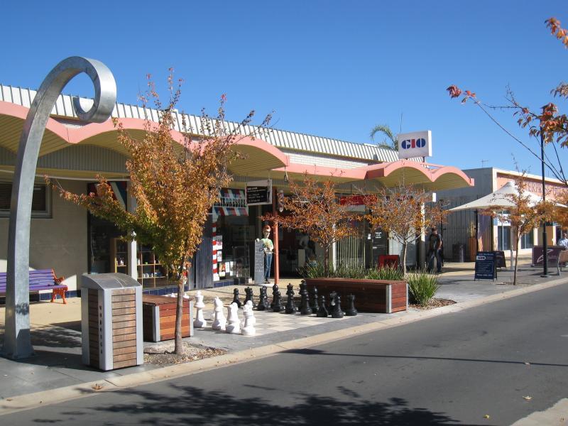 Wodonga - Shops along High Street south of railway line, Stanley Street and Woodland Grove: South side of Stanley St near High St