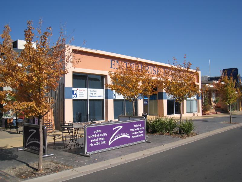 Wodonga - Shops along High Street south of railway line, Stanley Street and Woodland Grove: South side of Stanley St between High St and Hume St