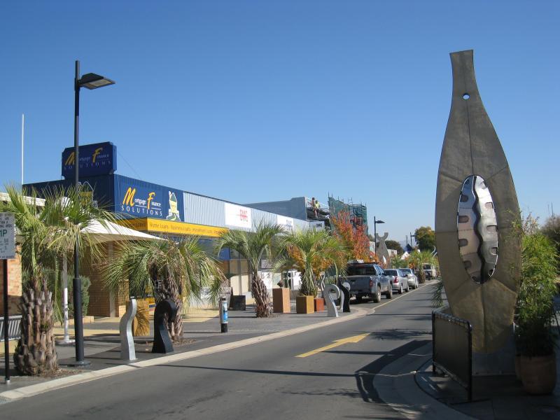 Wodonga - Shops along High Street south of railway line, Stanley Street and Woodland Grove: View west along Stanley St between High St and Hume St