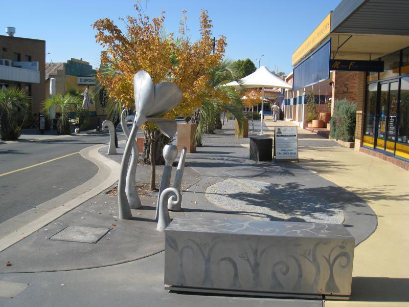Wodonga - Shops along High Street south of railway line, Stanley Street and Woodland Grove: View east along Stanley St between High St and Hume St