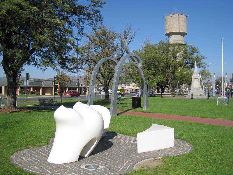 Wodonga - Shops along High Street south of railway line, Stanley Street and Woodland Grove: View south through Woodland Grove
