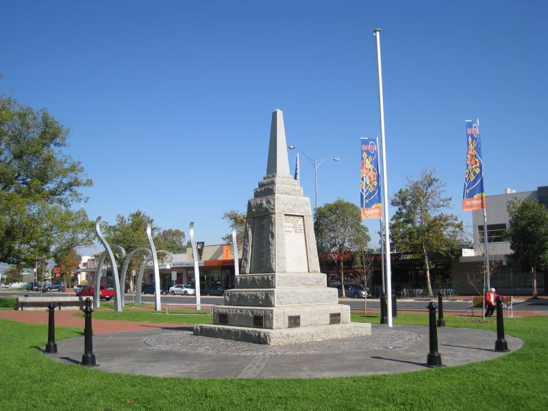 Wodonga - Shops along High Street south of railway line, Stanley Street and Woodland Grove: War memorial, Woodland Grove