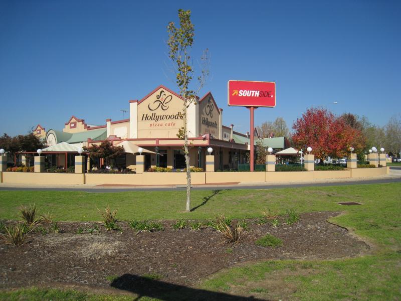 Wodonga - Shops along High Street south of railway line, Stanley Street and Woodland Grove: Southside shops, corner Beechworth Rd and Thomas Mitchell Dr