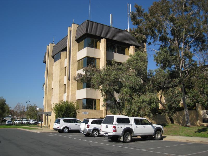 Wodonga - Cultural precinct, Hovell Street between Lawrence St and Elgin Boulevard: Wodonga City council offices