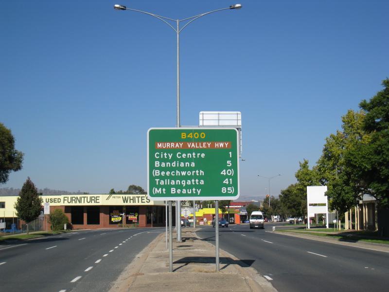 Wodonga - High Street north of railway line and surrounding streets: View south along High St towards Wodonga St