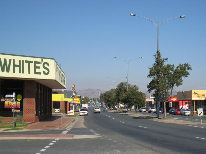 Wodonga - High Street north of railway line and surrounding streets: View south along High St at Wodonga St