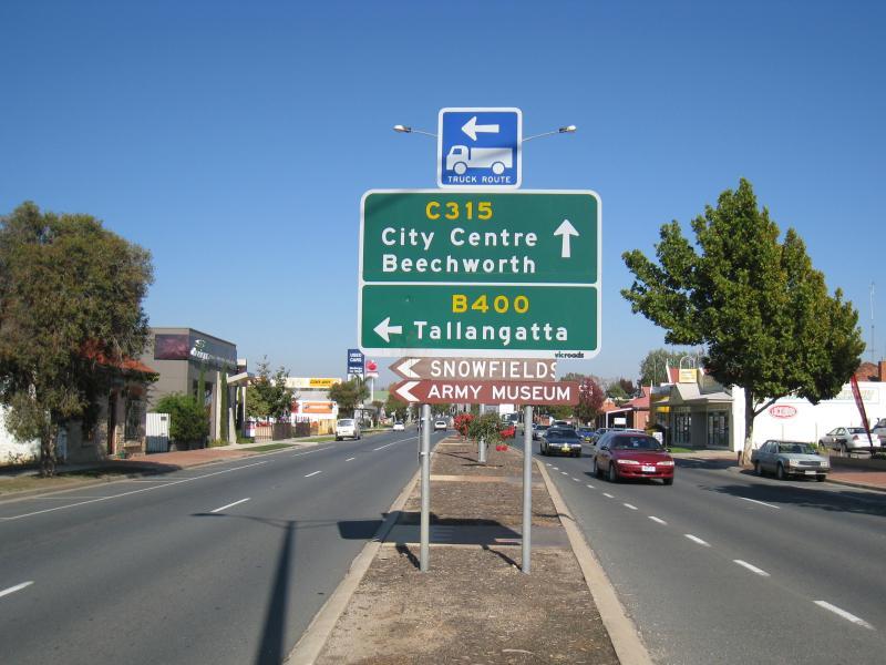 Wodonga - High Street north of railway line and surrounding streets: View south along High St towards Osburn St