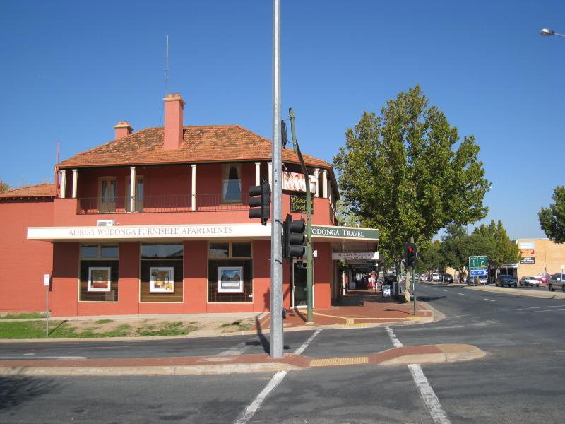 Wodonga - High Street north of railway line and surrounding streets: View south along High St at South St