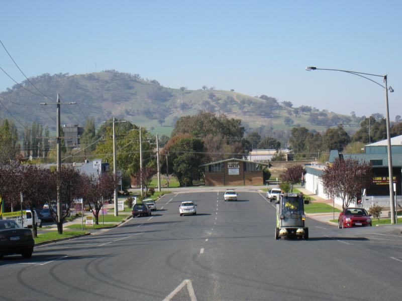 Wodonga - High Street north of railway line and surrounding streets: View east along South St towards Hovell St