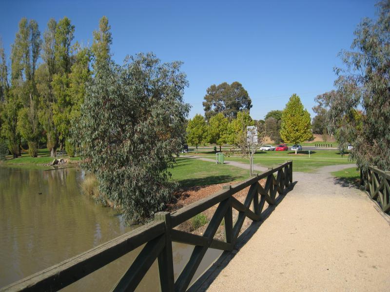 Wodonga - Sumsion Gardens - View south-east towards car park from bridge across to island