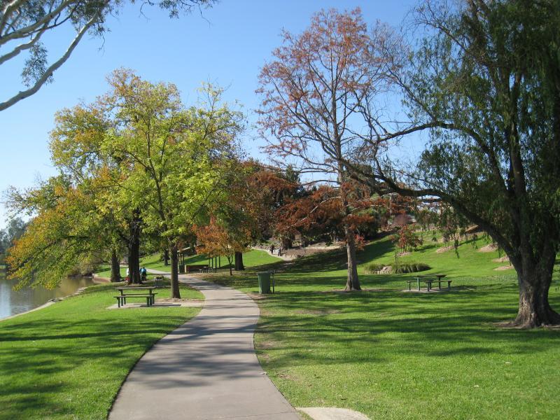 Wodonga - Sumsion Gardens - View north-east along eastern side of lake
