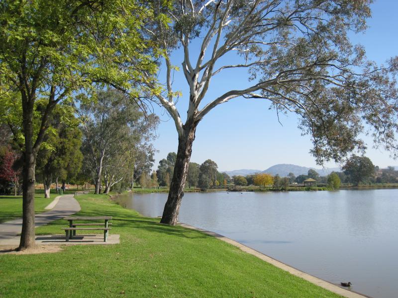 Wodonga - Sumsion Gardens - View south-west along eastern side of lake