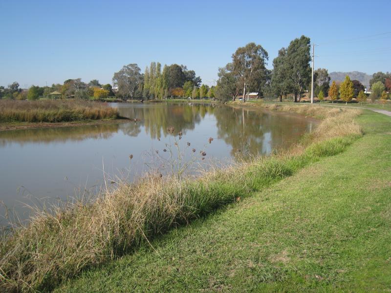 Wodonga - Sumsion Gardens: View east along southern side of lake