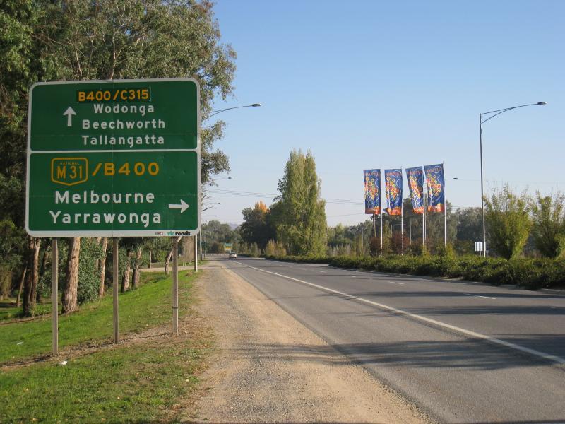 Wodonga - Gateway Village, Gateway Island: View south along Lincoln Causeway, 500 metres north of Hume Fwy