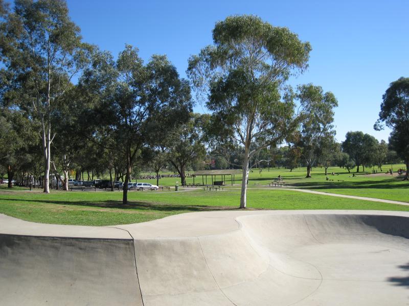Wodonga - Willow Park, Pearce Street - Skate bowl