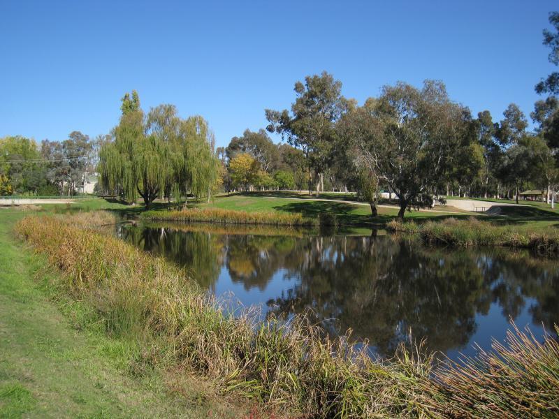 Wodonga - Willow Park, Pearce Street: Lake near House Creek