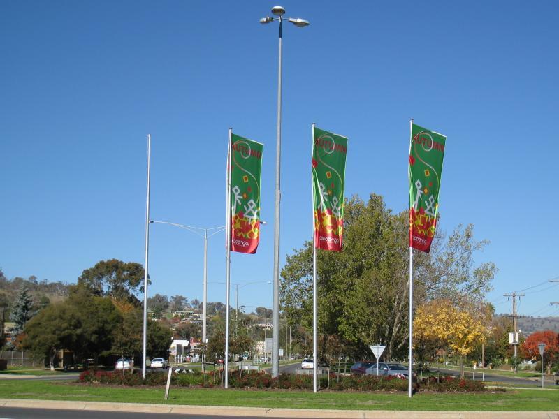 Wodonga - Beechworth Road: View south along Beechworth Rd at Pearce St