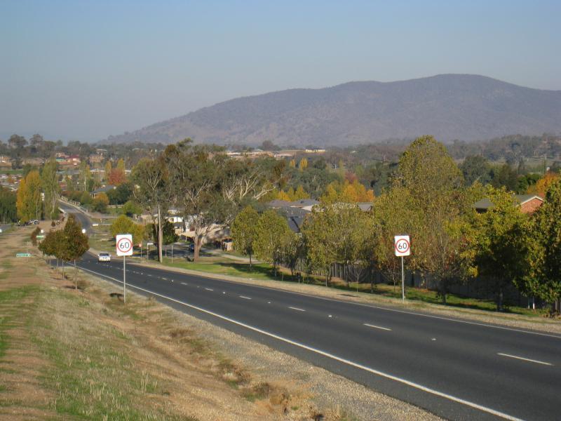 Wodonga - Yarralumba Drive - View south-east along Yarralumba Dr towards Jevington Dr