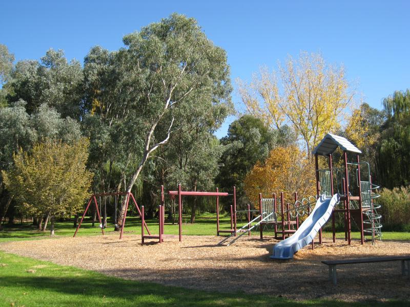 Wodonga - Park beside Huon Creek Road at House Creek and Huon Creek - Playground
