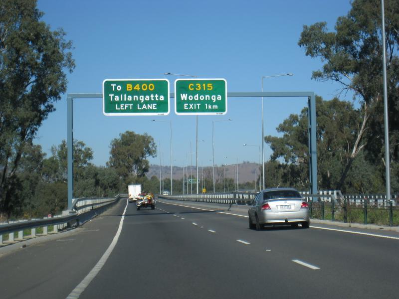 Wodonga - Hume Freeway: View south-west along Hume Fwy towards Bandiana Link Rd exit