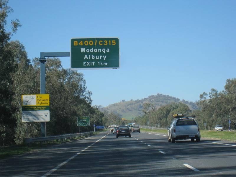 Wodonga - Hume Freeway: View east along Hume Fwy between Melrose Dr and High St