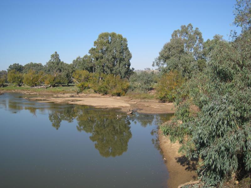 Wodonga - Bonegilla Island (access only via Waterworks Road, East Albury): View south along Murray River from bridge