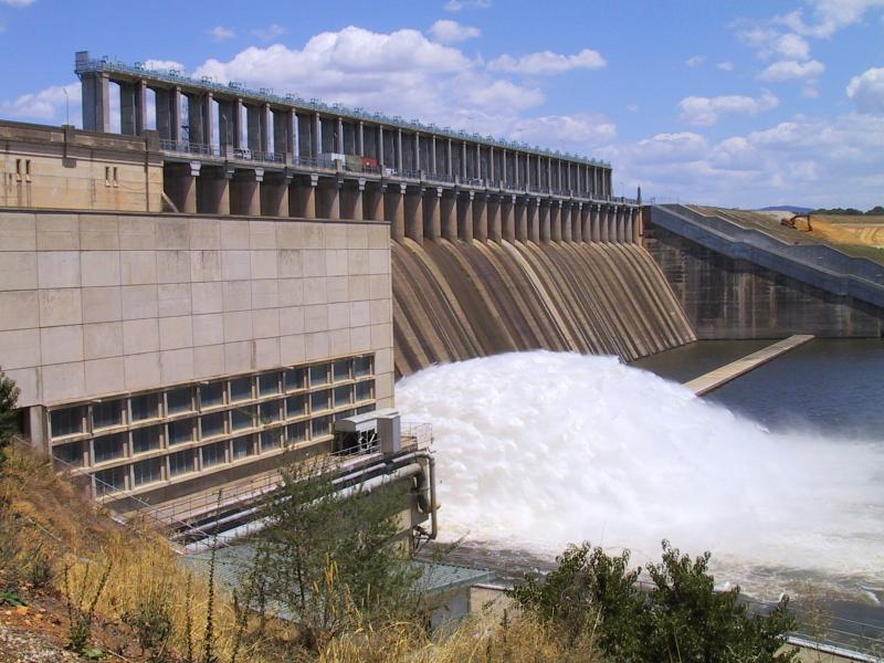 Wodonga - Lake Hume weir and surroundings: View of dam wall