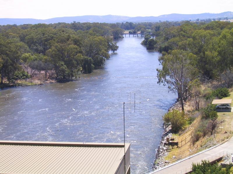 Wodonga - Lake Hume weir and surroundings - View north-west along Murray River from dam wall