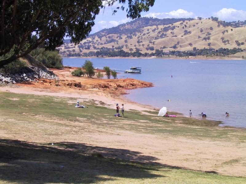 Wodonga - Lake Hume weir and surroundings: View of lake from Lake Hume Tourist Park
