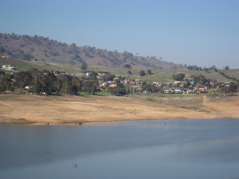 Wodonga - Lake Hume at Bethanga Bridge: View south-east across lake towards Bellbridge from N.S.W. side of bridge