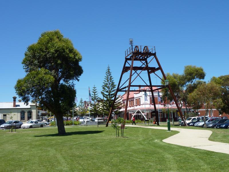 Wonthaggi - Apex Park, Murray Street: View south through park towards McBride Av and Wonthaggi Hotel