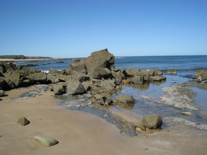 Wonthaggi - Cape Paterson - Bay Beach and boat ramp - Rocks on beach west of boat ramp