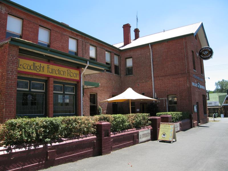 Woodend - Shops and commercial centre, High Street: Keatings Hotel and Holgate Brewhouse, view north along High St towards Anslow St