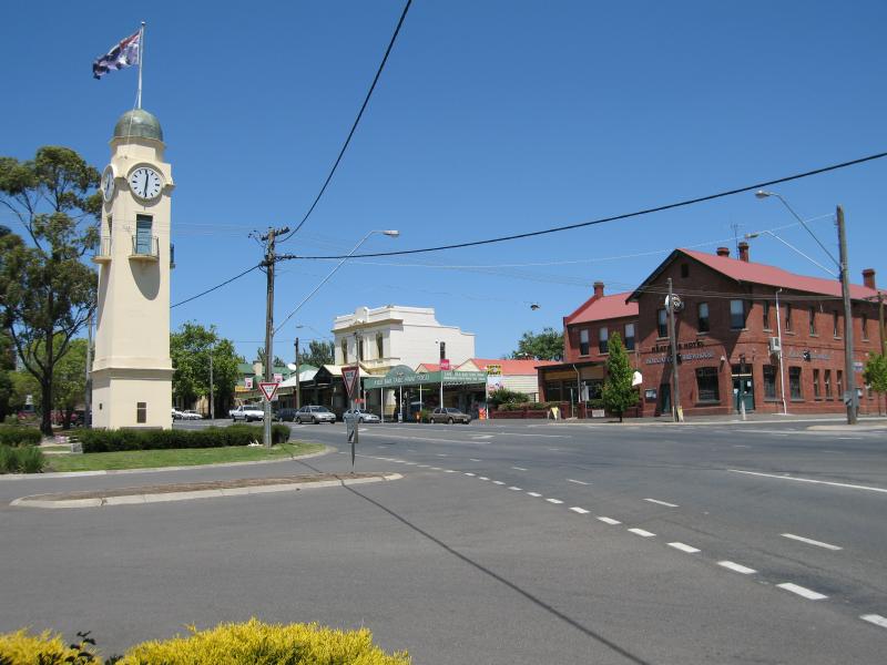 Woodend - Shops and commercial centre, High Street: View south along High St towards Anslow St and clock tower