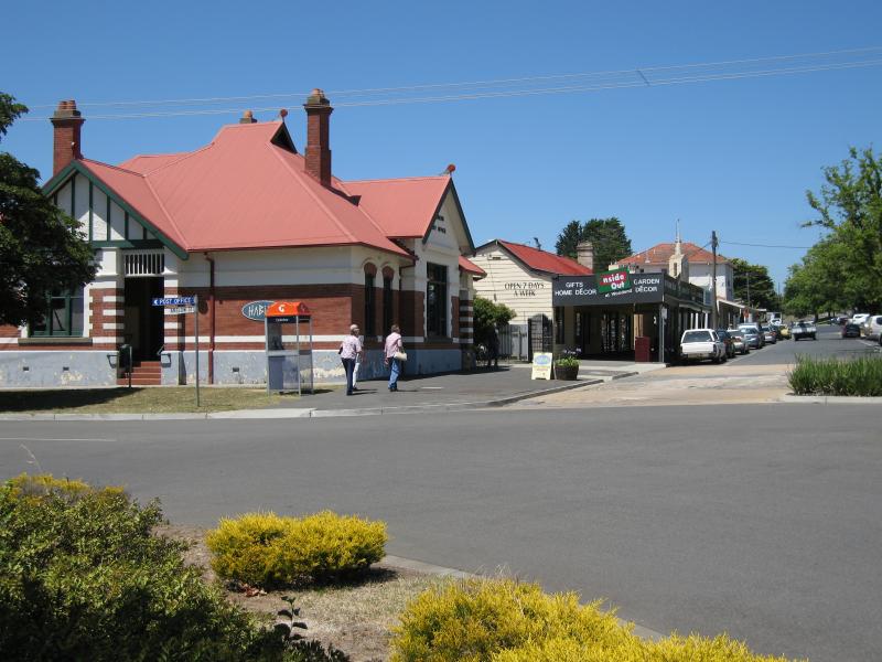Woodend - Shops and commercial centre, High Street: Post office, view south along High St service road at Anslow St