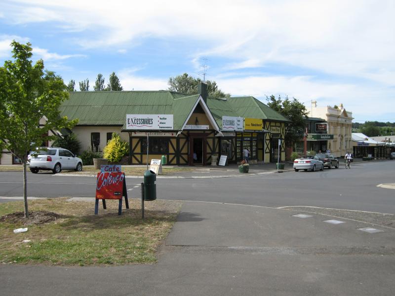 Woodend - Shops and commercial centre, High Street: View north along High St at Anslow St