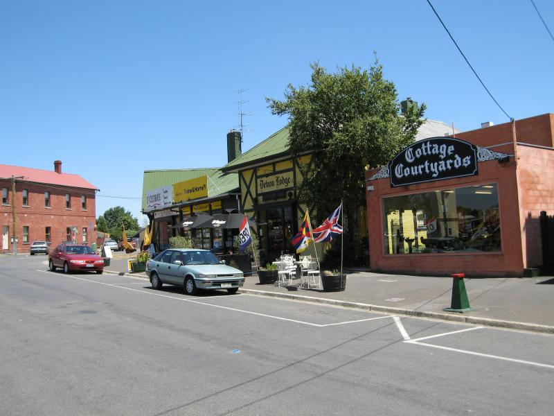 Woodend - Shops and commercial centre, High Street: View south along High St towards Anslow St