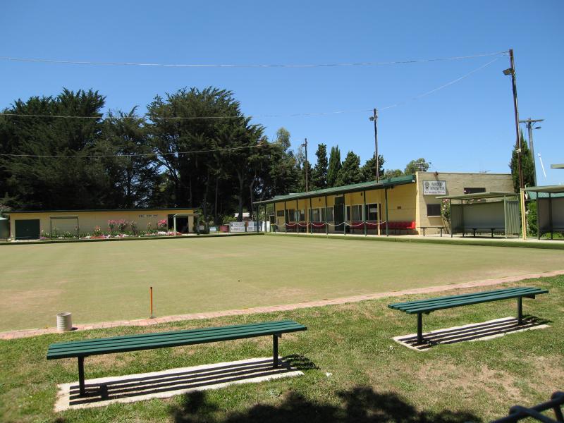 Woodend - Five Mile Creek: Bowling club, High St at Five Mile Creek