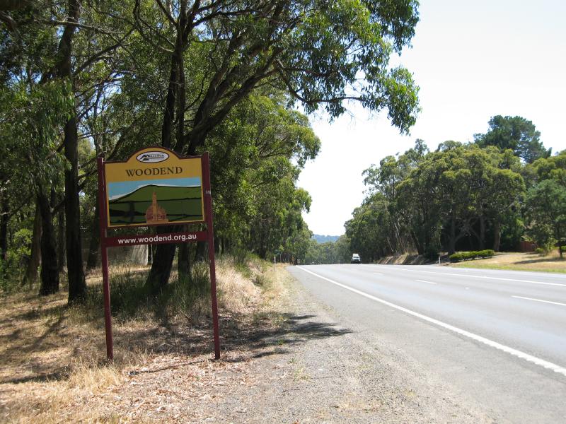 Woodend - Around Woodend: Woodend town sign, view north along Black Forest Drive near South Rd