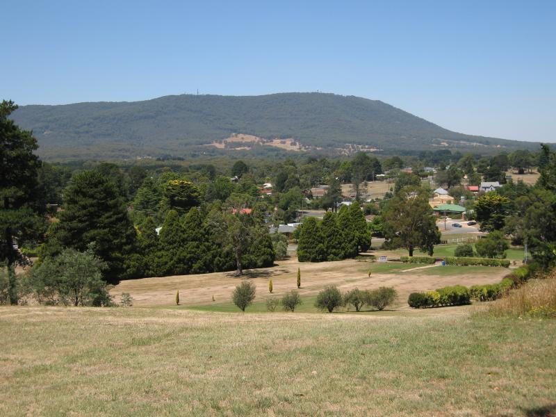 Woodend - Golf Course, Davy Street: View south-east towards Mt Macedon
