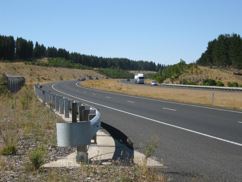 Woodend - Calder Freeway: View north along Calder Fwy near Centre Rd