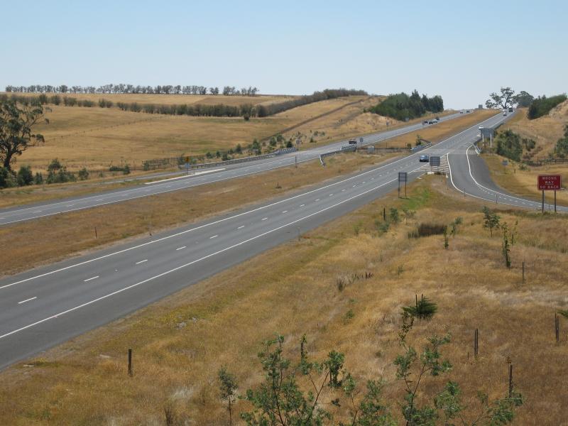 Woodend - Calder Freeway: View north along Calder Fwy from Lancefield Rd overpass