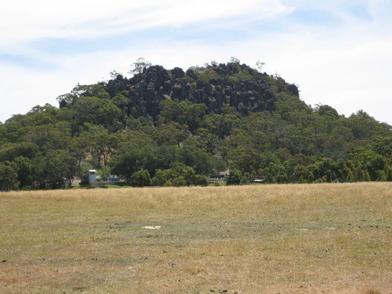 Woodend - Scenery near Hanging Rock: View west towards Hanging Rock from Straws La between Colwells Rd and South Rock Rd