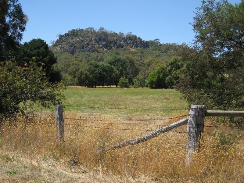 Woodend - Scenery near Hanging Rock: View east towards Hanging Rock from Coach Rd between South Rock Rd and Colwells Rd