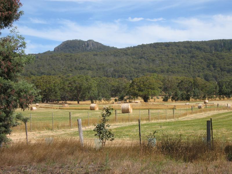 Woodend - Scenery near Hanging Rock: View south from Coach Rd at Romsey Rd